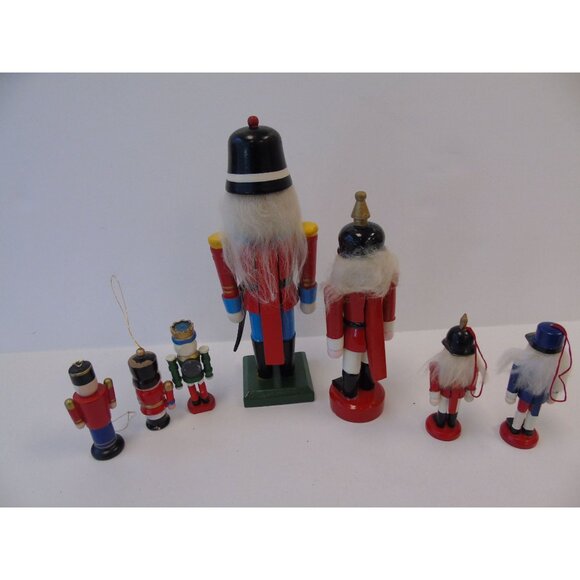 Vintage Collection Of 7 Christmas Nutcrackers Various Sizes Ornaments - Picture 3 of 6